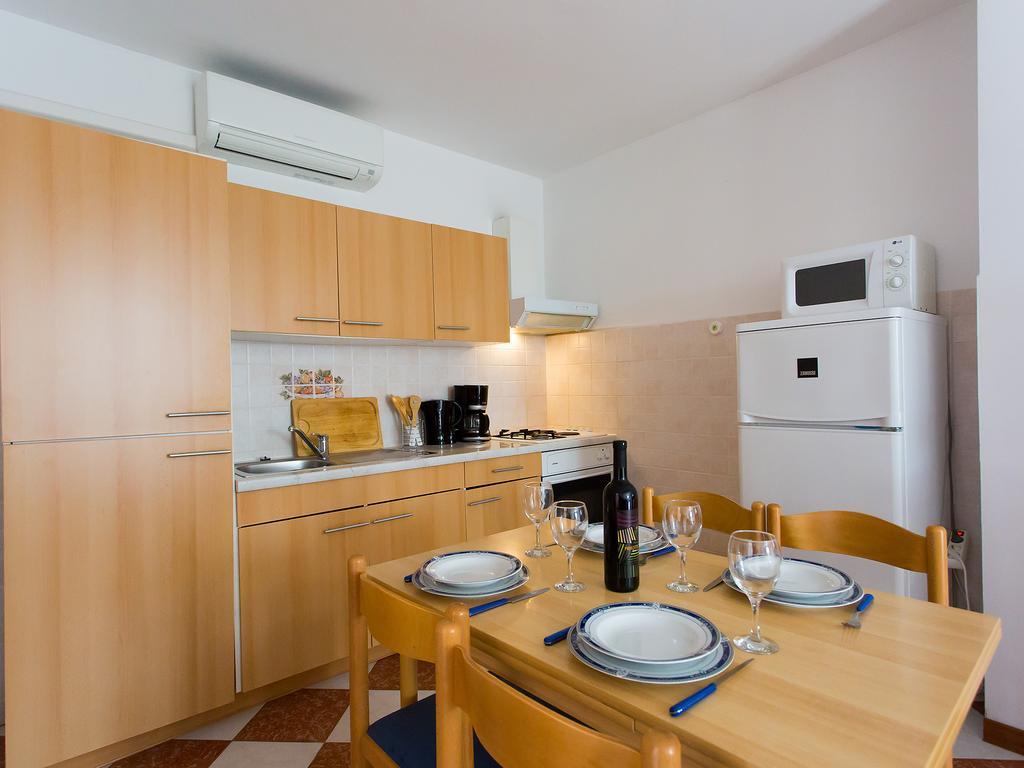 Apartments Ava ポレッチ エクステリア 写真