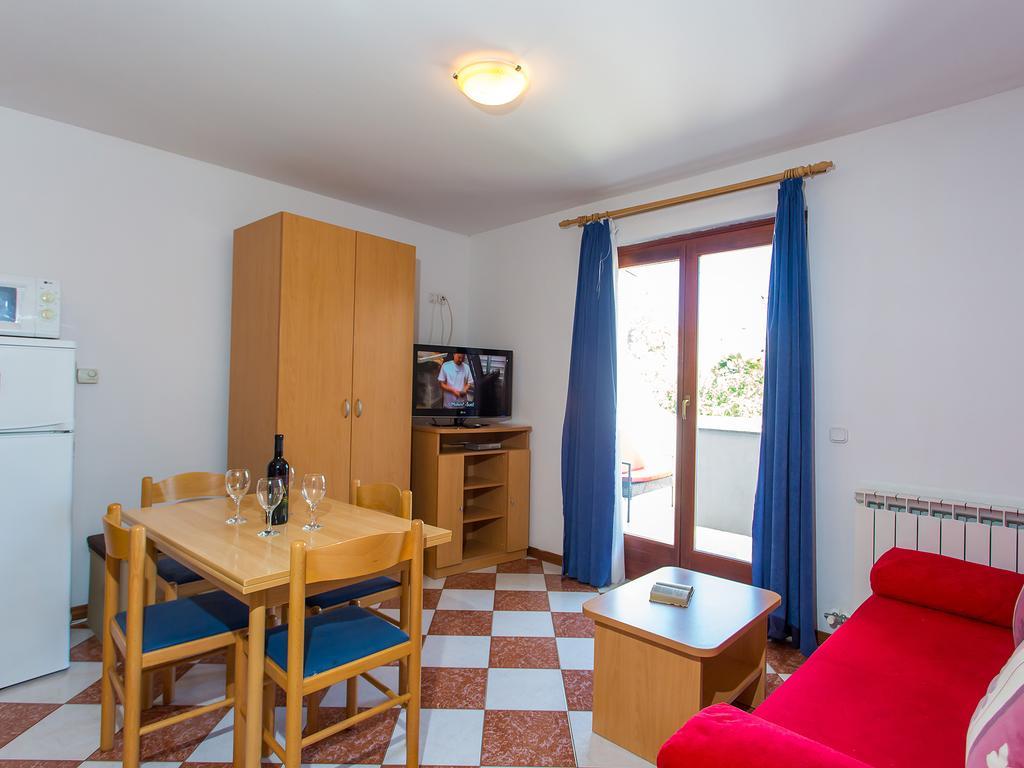 Apartments Ava ポレッチ エクステリア 写真