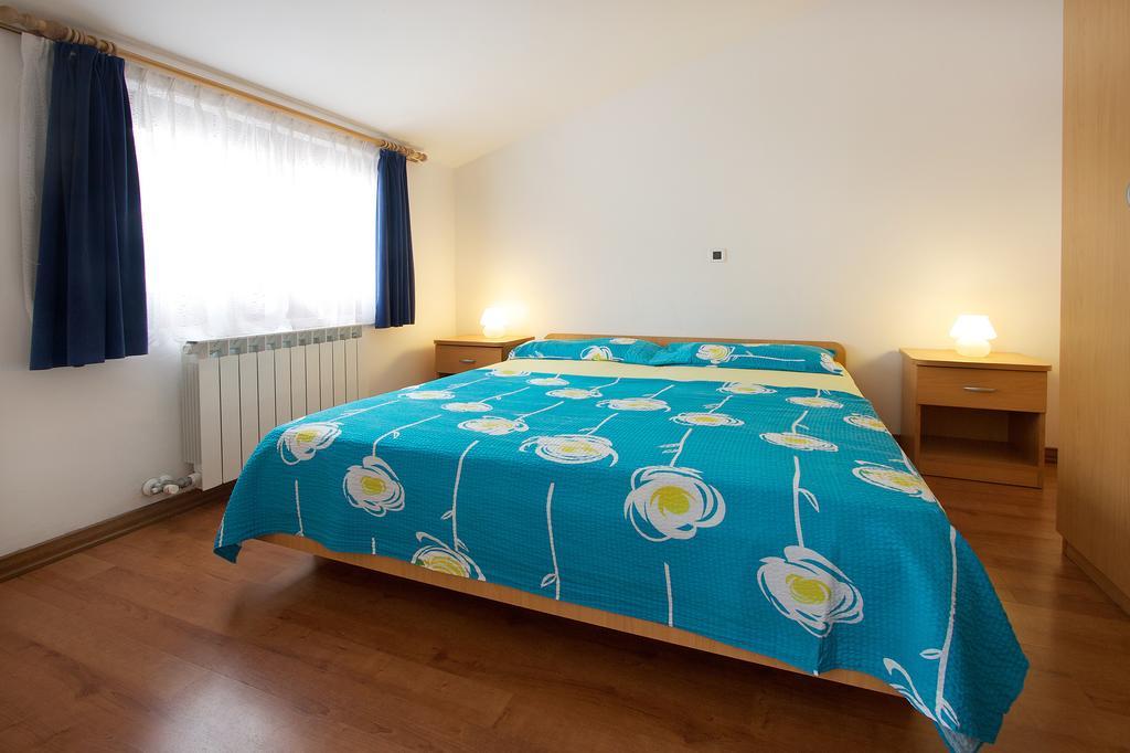 Apartments Ava ポレッチ エクステリア 写真